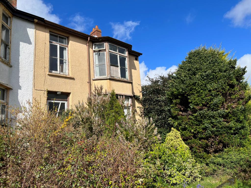 Lot: 141 - SEMI-DETACHED HOUSE WITH GARDENS AND PARKING FOR UPDATING - Front elevation